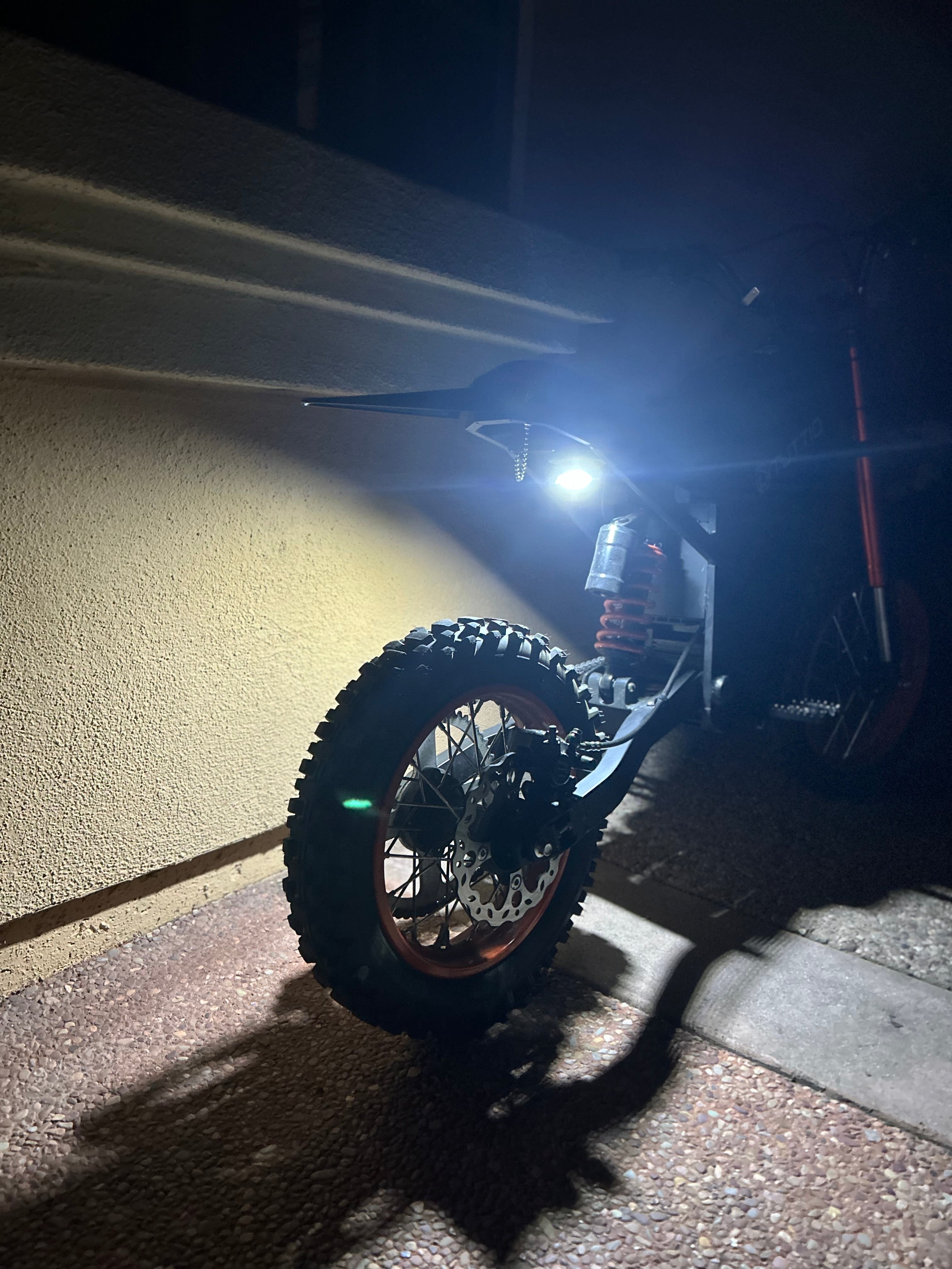 Battery Powered Rocklight V2 (AA)